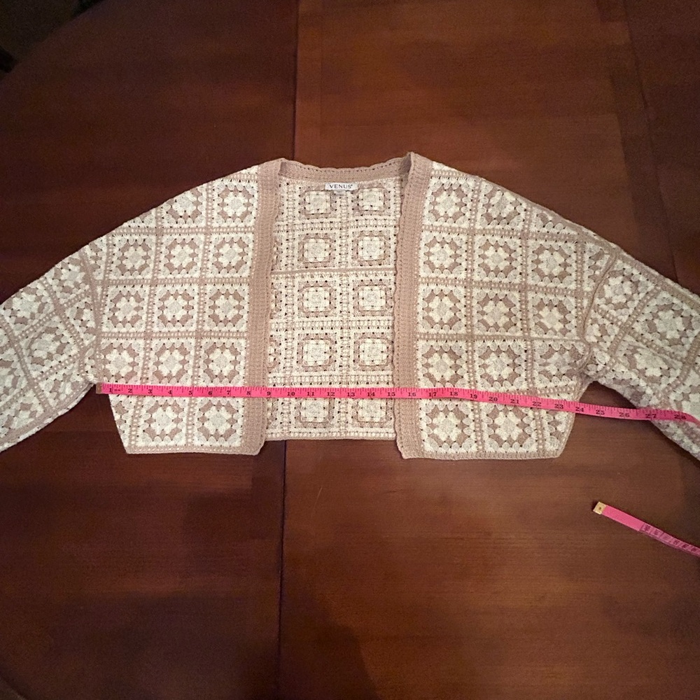 VENUS Beige and White Granny Square Patterned Women's Shrug - Picture 4 of 6